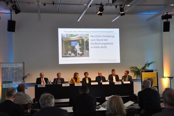 Die Pressekonferenz war mit Frau Staatssekretrin Sabine Kurtz (MdL) und Herrn Andreas Braun (Geschftsfhrer der TMBW) als Ehrengste hochkartig besetzt  AG Naturparke Baden-Wrttemberg 